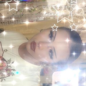 Meet your Posher, Chloe